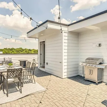 Grill Fire Pit & Views Near Downtown *