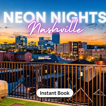 Rooftop Deck & Skyline Views Downtown Penthouse *