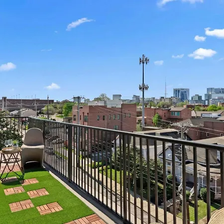Apartment Rooftop Deck & Skyline Views Downtown Penthouse Nashville