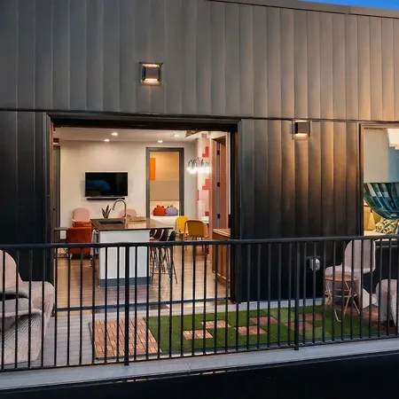 Rooftop Deck & Skyline Views Downtown Penthouse Apartment