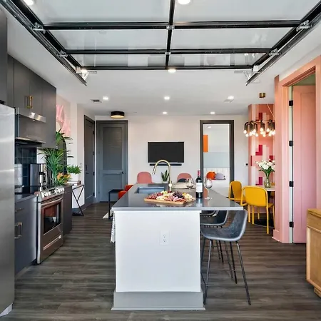 Rooftop Deck & Skyline Views Downtown Penthouse * Nashville