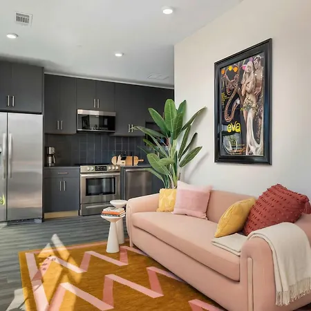 Bright Side - Penthouse & Rooftop Deck - Downtown Views Apartment