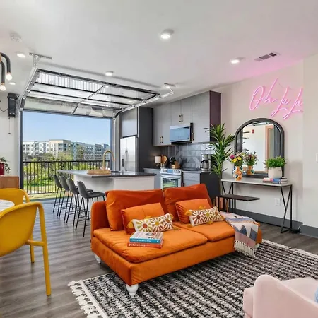 Rooftop Deck & Skyline Views Downtown Penthouse * Nashville