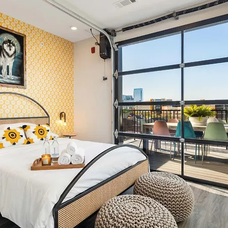 Bright Side - Penthouse & Rooftop Deck - Downtown Views Apartment