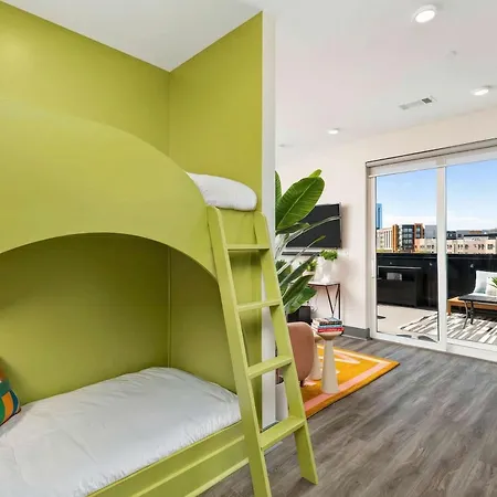 Bright Side - Penthouse & Rooftop Deck - Downtown Views Apartment *