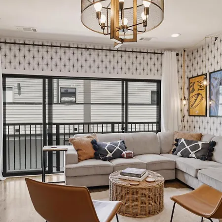 Holiday home Walk To Edgehill Belmont Music Row Hillsboro Village Gulch Parking *