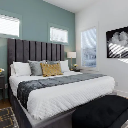 Holiday home 4br Getaway For 12 W Balcony Mins To Broadway Nashville