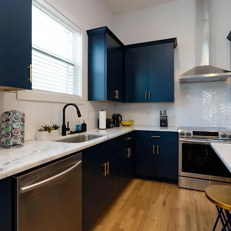 4br Retreat For 12 W Balcony Mins To Broadway Holiday home