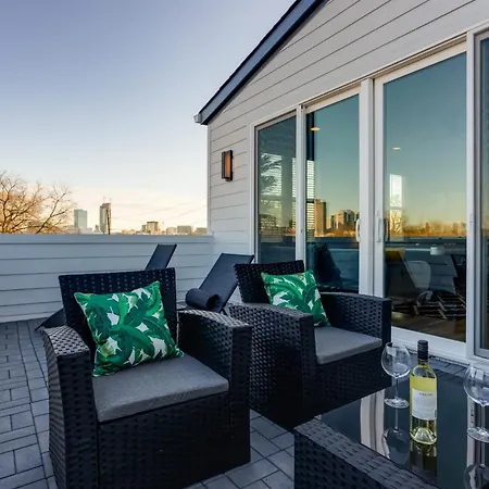 Holiday home 4br Retreat For 12 W Balcony Mins To Broadway Nashville