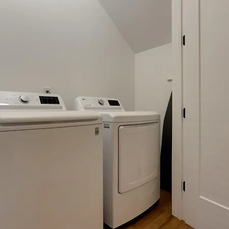 Holiday home 4br Getaway For 12 W Balcony Mins To Broadway Nashville