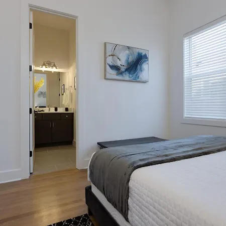 Holiday home 4br Getaway For 12 W Balcony Mins To Broadway Nashville