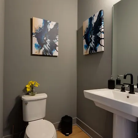 Holiday home 4br Retreat For 12 W Balcony Mins To Broadway Nashville