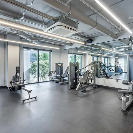 Sway - Pool - Gym - Mins To Broadway Holiday home *