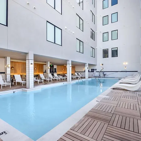 Holiday home Sway - Pool - Gym - Mins To Broadway