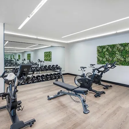 Sway - Pool - Gym - Mins To Broadway Holiday home