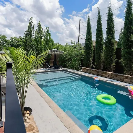The Magnolia House *