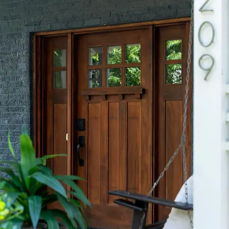 The Magnolia House *