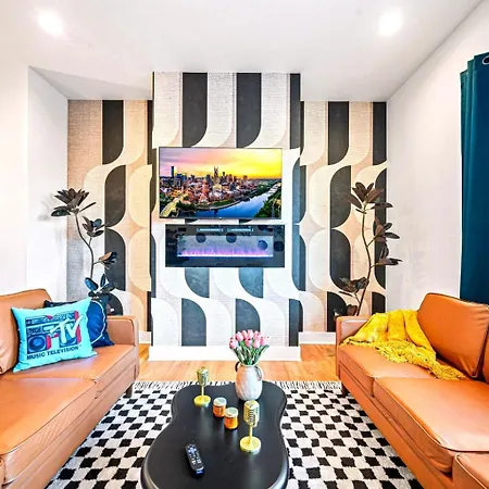 The Encore - Rooftop Hot Tubgame Roomsleeps 12 Homestay *