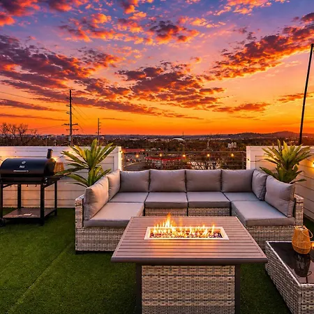 The Encore - Rooftop Hot Tubgame Roomsleeps 12 Homestay