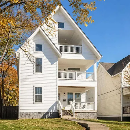4br East - Walk To Bars & Restaurants Holiday home