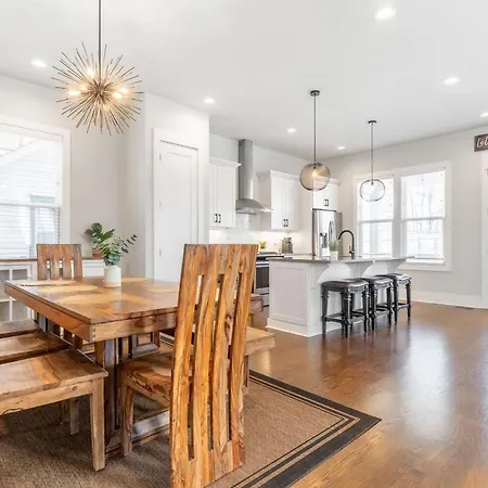 Holiday home 4br East - Walk To Bars & Restaurants *