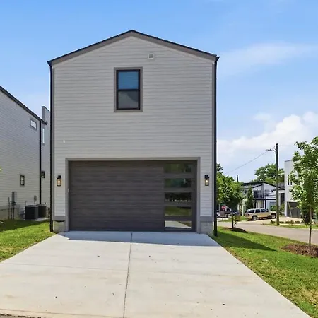 Executive Mid Term - Office And Garage *