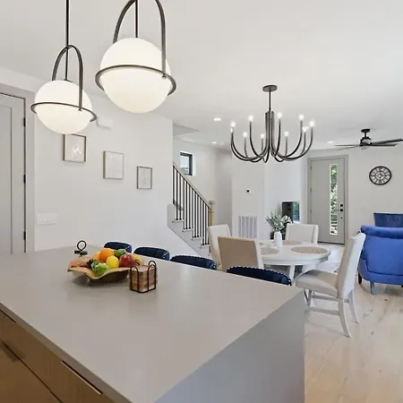 Executive Mid Term - Office And Garage Holiday home