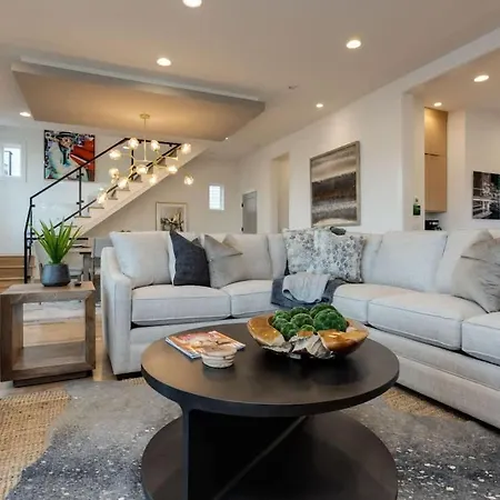 2 Ultra Lux Homes Sleeps 24 Hot Tub & Rooftops *