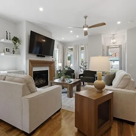 Walk To Germantown Game Minutes To Broadway Holiday home