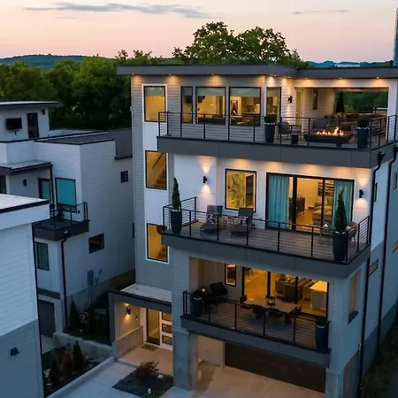 2 Ultra Lux Homes Sleeps 24 Hot Tub & Rooftops * Nashville