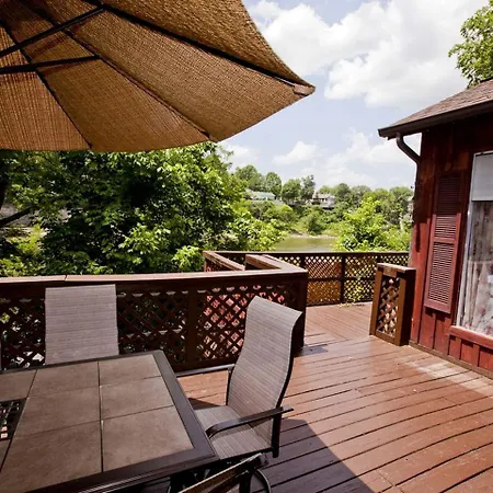 Beautiful Waterfront Vacation Close To Opryland In Nashville, Tennessee Holiday home