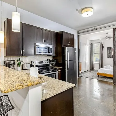 West End Retreat Near Vanderbilt & Park Holiday home