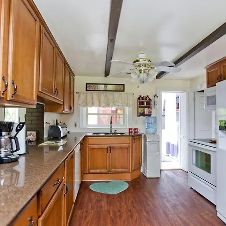 Beautiful Waterfront Vacation Close To Opryland In Nashville, Tennessee Holiday home Nashville