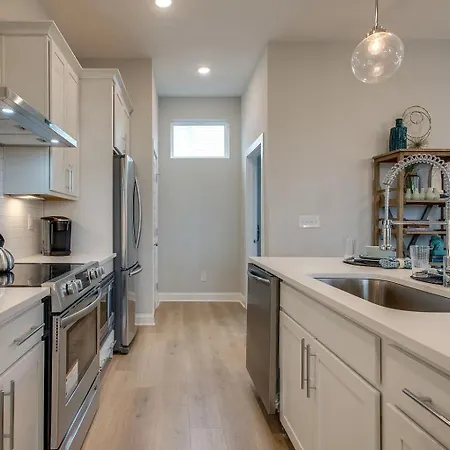 Holiday home Beautiful Modern Townhome In For Groups & Families