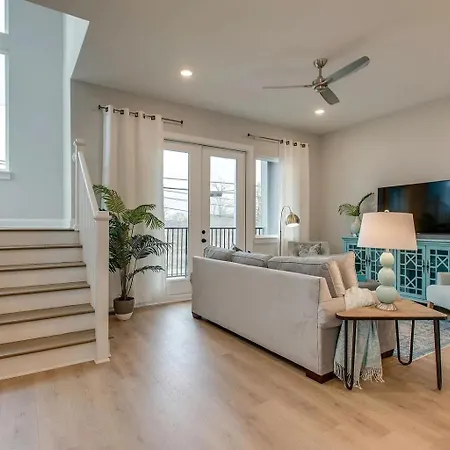 Beautiful Modern Townhome In For Groups & Families *