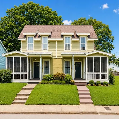 Spacious Townhouse W Exclusive Backyard Holiday home Nashville