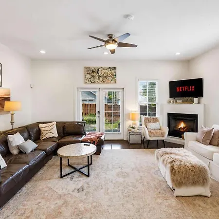 Holiday home Spacious Townhouse W Exclusive Backyard Nashville