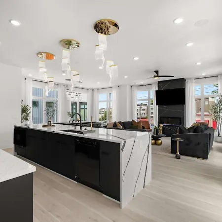 Luxury Living At Velvet And Vinyl Rooftop 6 Beds Holiday home