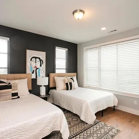 Downtown Modern, Rooftop Patio, Vanderbilt, 8 Beds Nashville