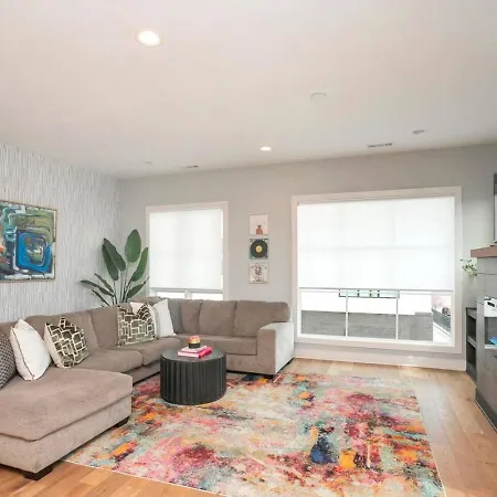 Downtown Modern, Rooftop Patio, Vanderbilt, 8 Beds *