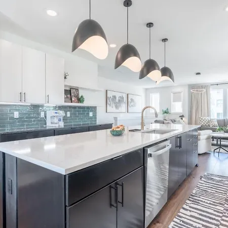Holiday home Luxury Downtown Views - Rooftop - Hot Tub - Garage *