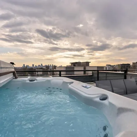 Luxury Downtown Views - Rooftop - Hot Tub - Garage