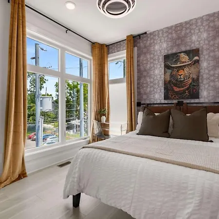 Luxury Living At Velvet And Vinyl Rooftop 6 Beds Holiday home Nashville