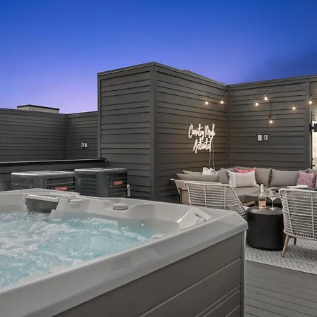 The Hubb House - Relaxing Rooftop Hot Tub * Nashville