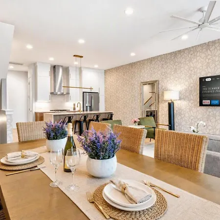 Holiday home 2 Rooftop Homes - Sleeps 24 - Near Geodis Park Nashville