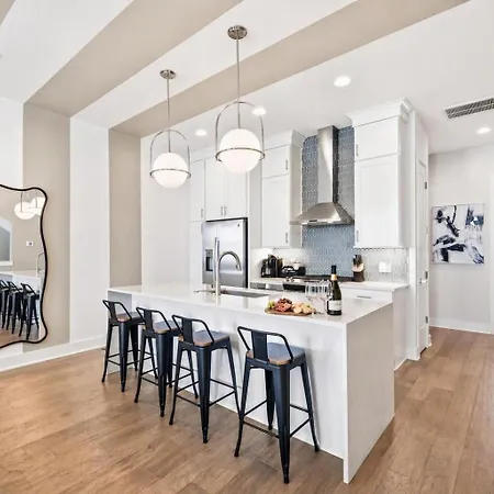 Rooftop Deck Townhome Sleeps 12 Near Geodis Park * Nashville