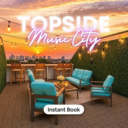 Holiday home Rooftop Deck Townhome Sleeps 12 Near Geodis Park Nashville