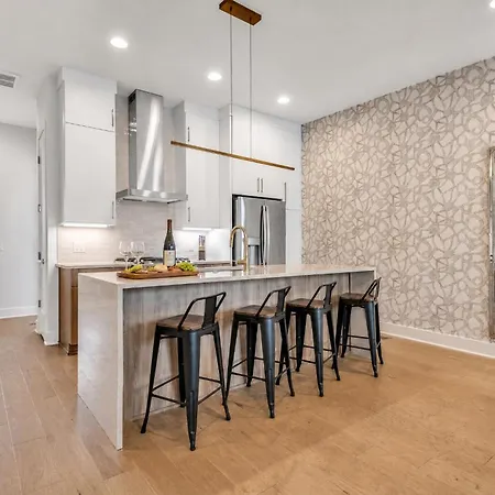 Pet-friendly House Sleeps 12 Near Geodis Park Nashville