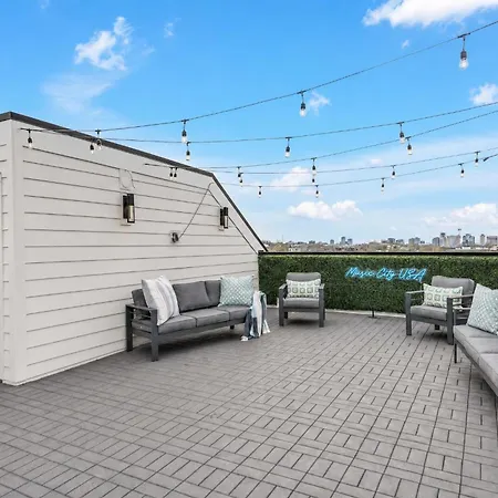 Holiday home Pet-friendly House Sleeps 12 Near Geodis Park Nashville