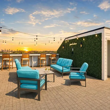 Holiday home 2 Rooftop Homes - Sleeps 24 - Near Geodis Park *